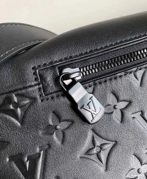 DISCOVERY BUMBAG LOUIS VUITTON 0402